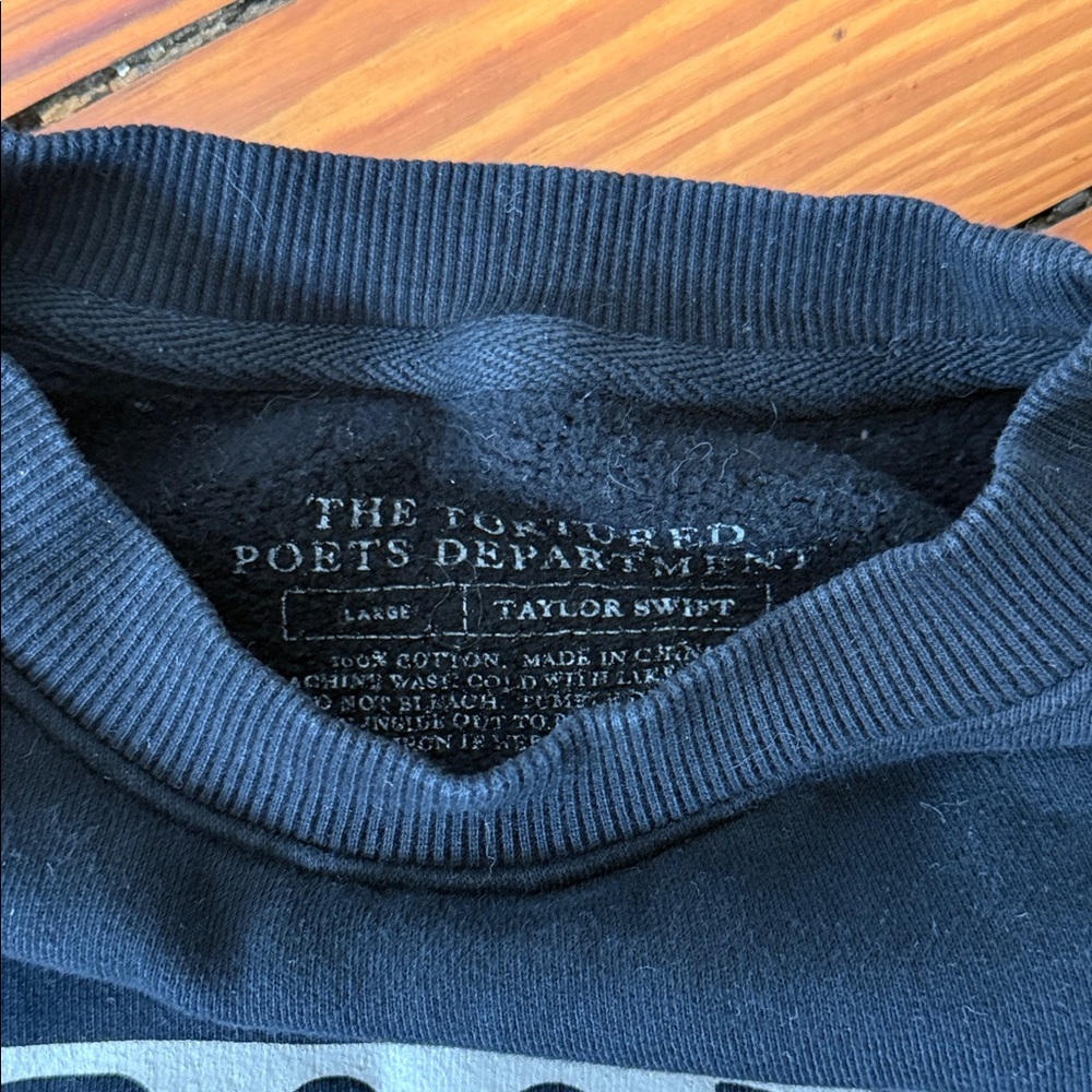 Taylor Swift sweatshirt - Picture 2 of 3
